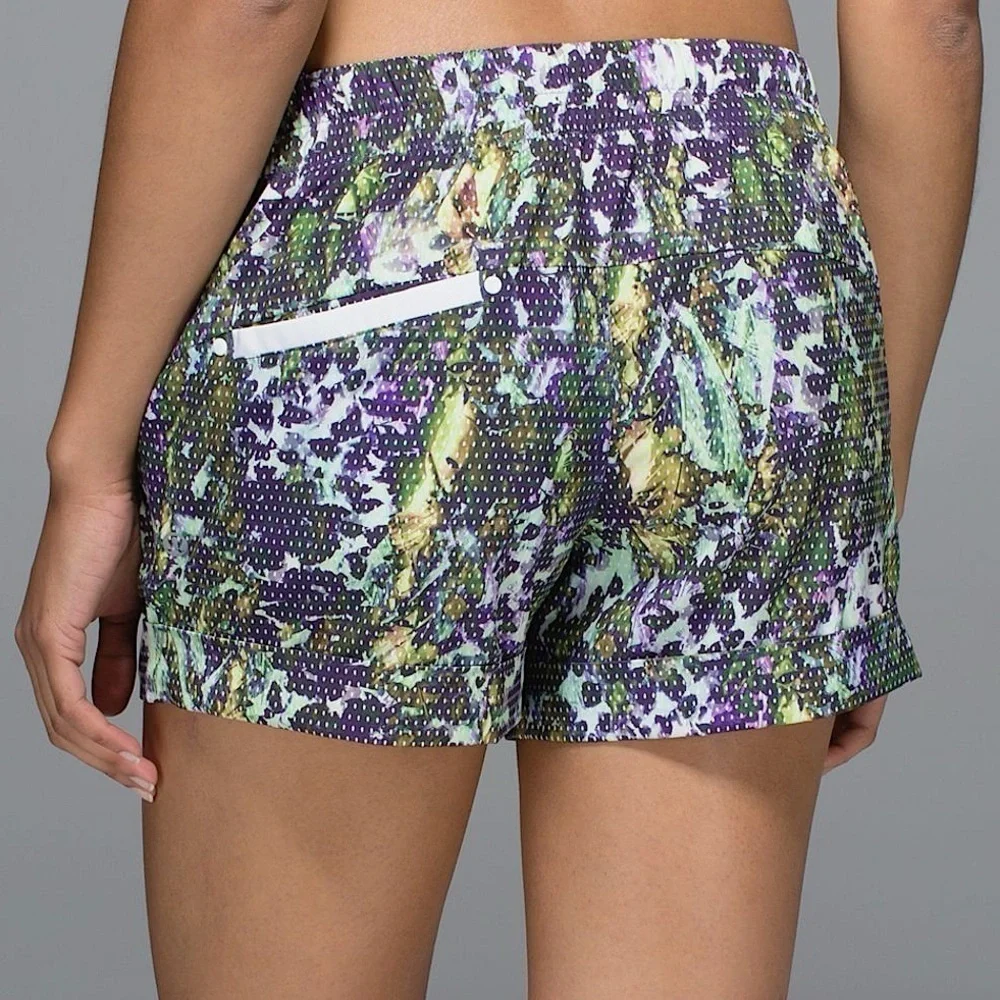 Lululemon Spring Break Away Mid Rise Short 3” in Floral Sport White Multi Sz 4